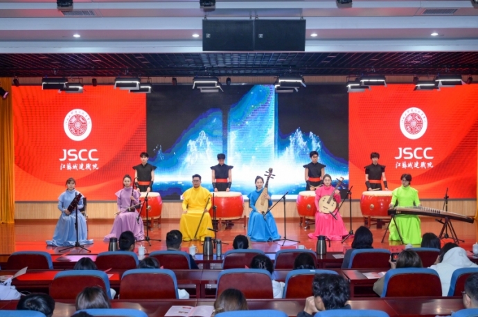 2025年江苏省高雅艺术进校园 “丝竹逸韵”民乐专场音乐会在华体会(中国)顺利开展